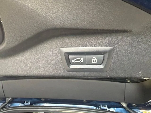 Used 2019 Blue BMW xDrive40i image 26