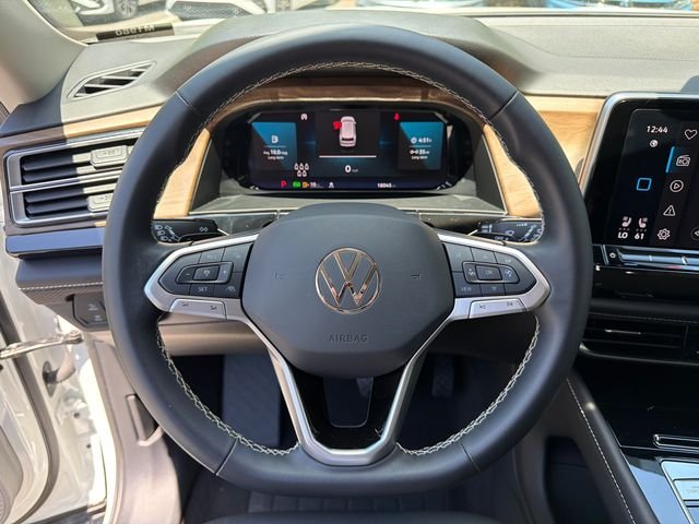 Used 2025  Volkswagen 2.0T SE w/Technology image 26
