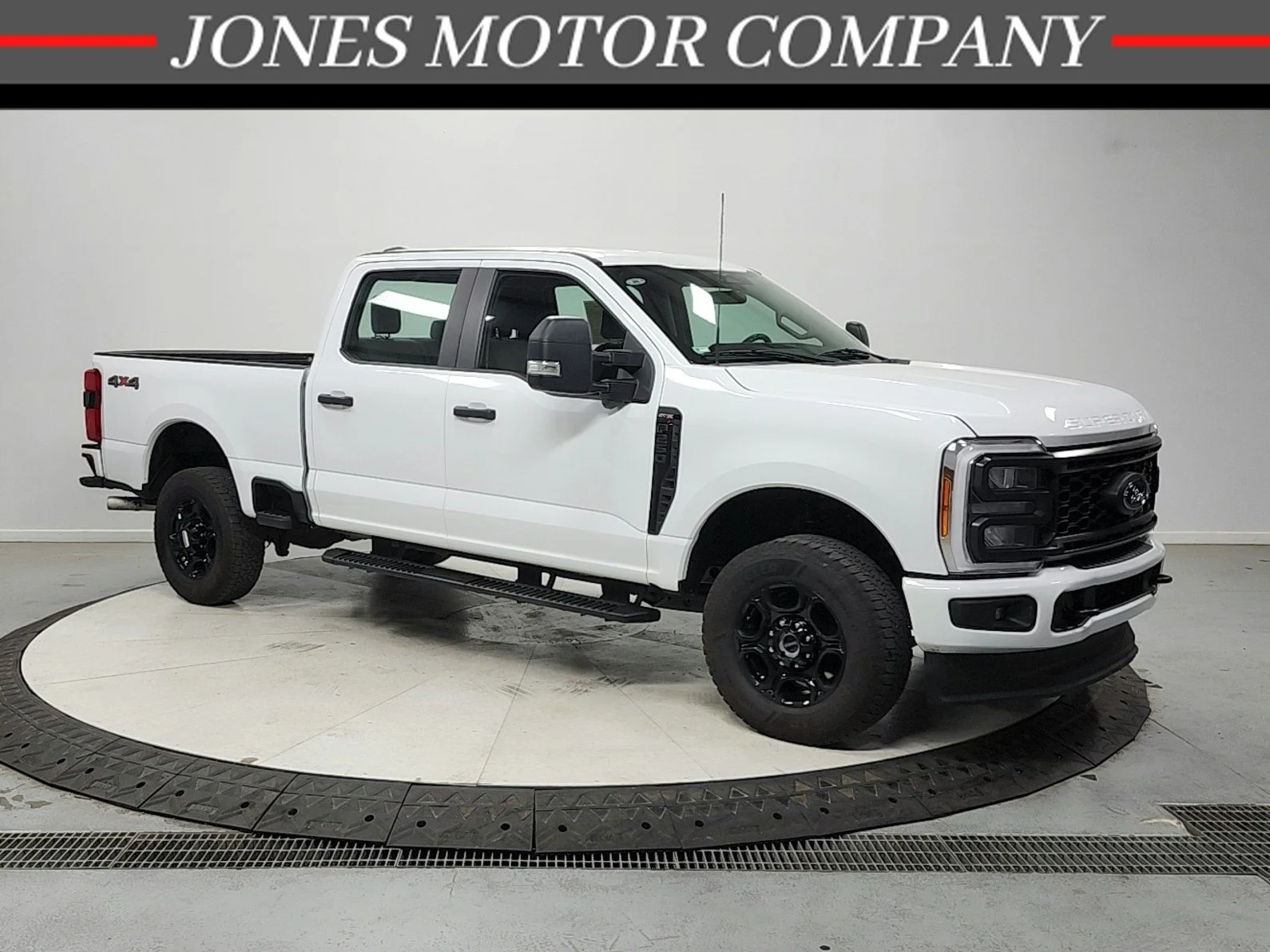 Used 2023 White Ford XL image 1