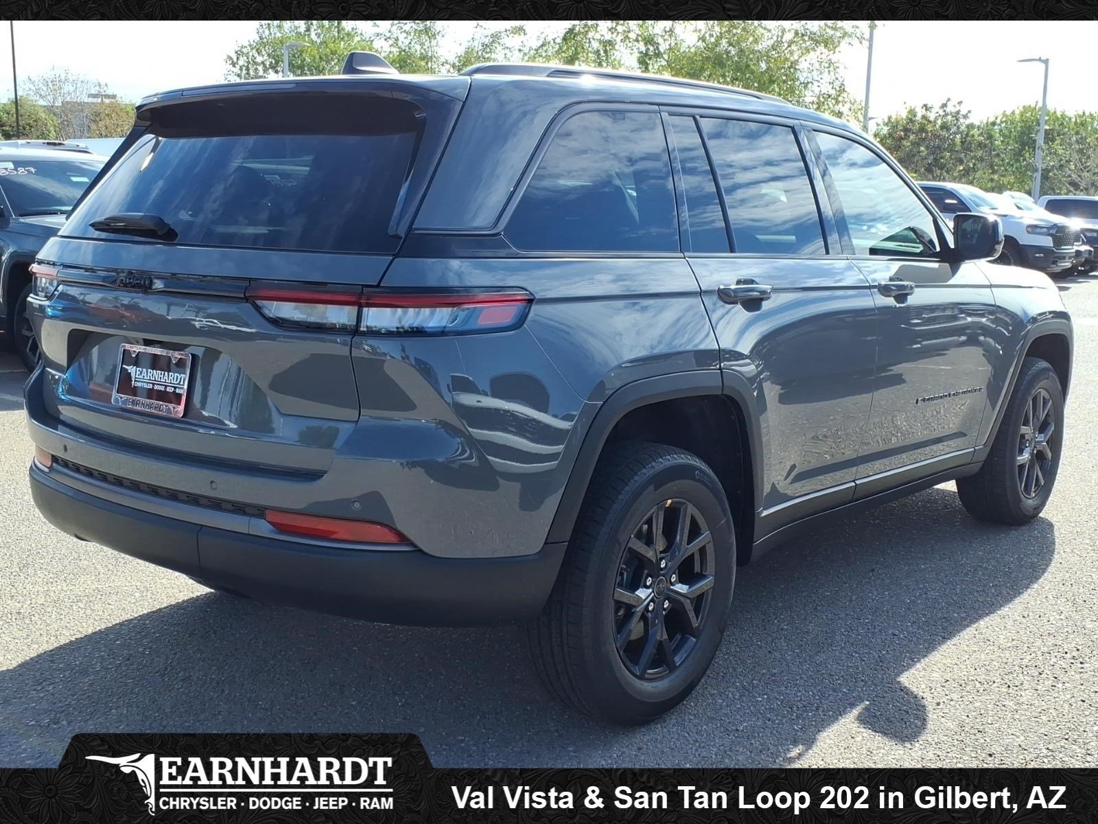 New 2027 Sting-Gray Clear-Coat Paint Jeep Laredo Altitude image 3