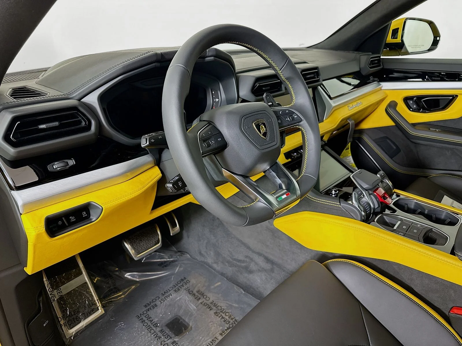 Used 2025 Yellow Lamborghini  image 9