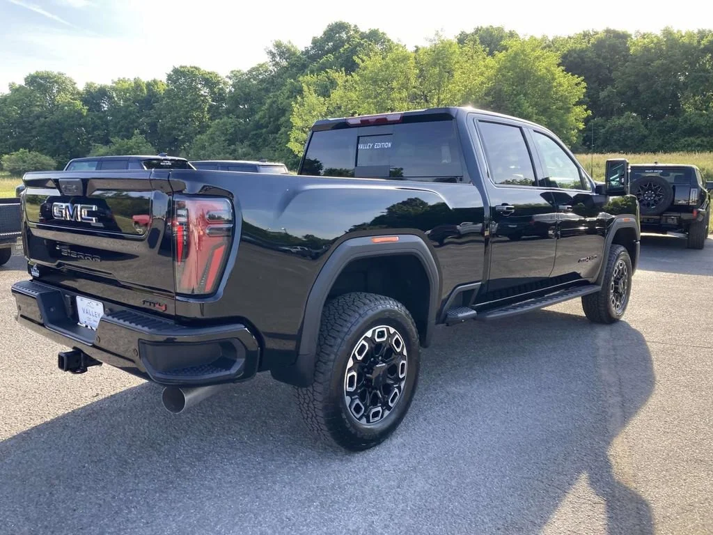 New 2026 Onyx Black GMC AT4 image 4