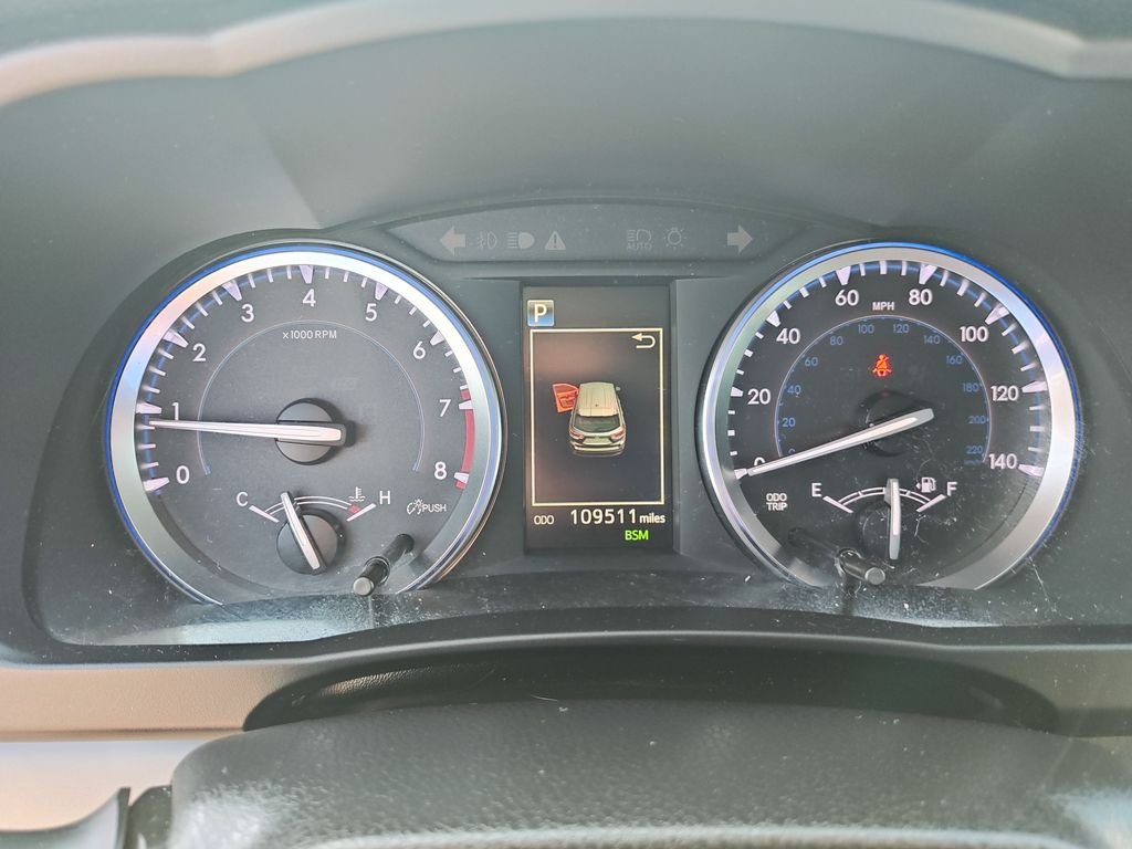 Used 2018 Blue Toyota XLE image 18