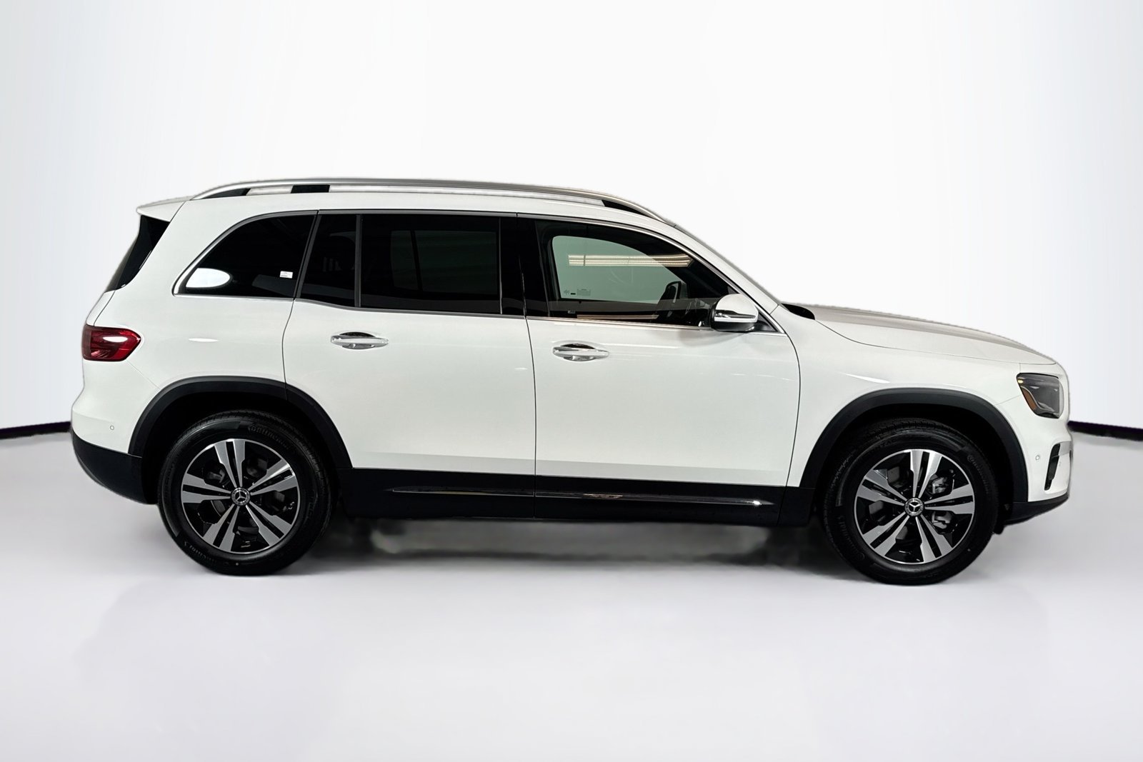 New 2026 Polar White Mercedes-Benz GLB 250 image 4