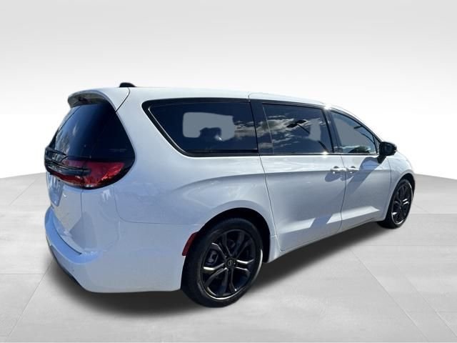 2026 Chrysler Pacifica Select - Photo 6
