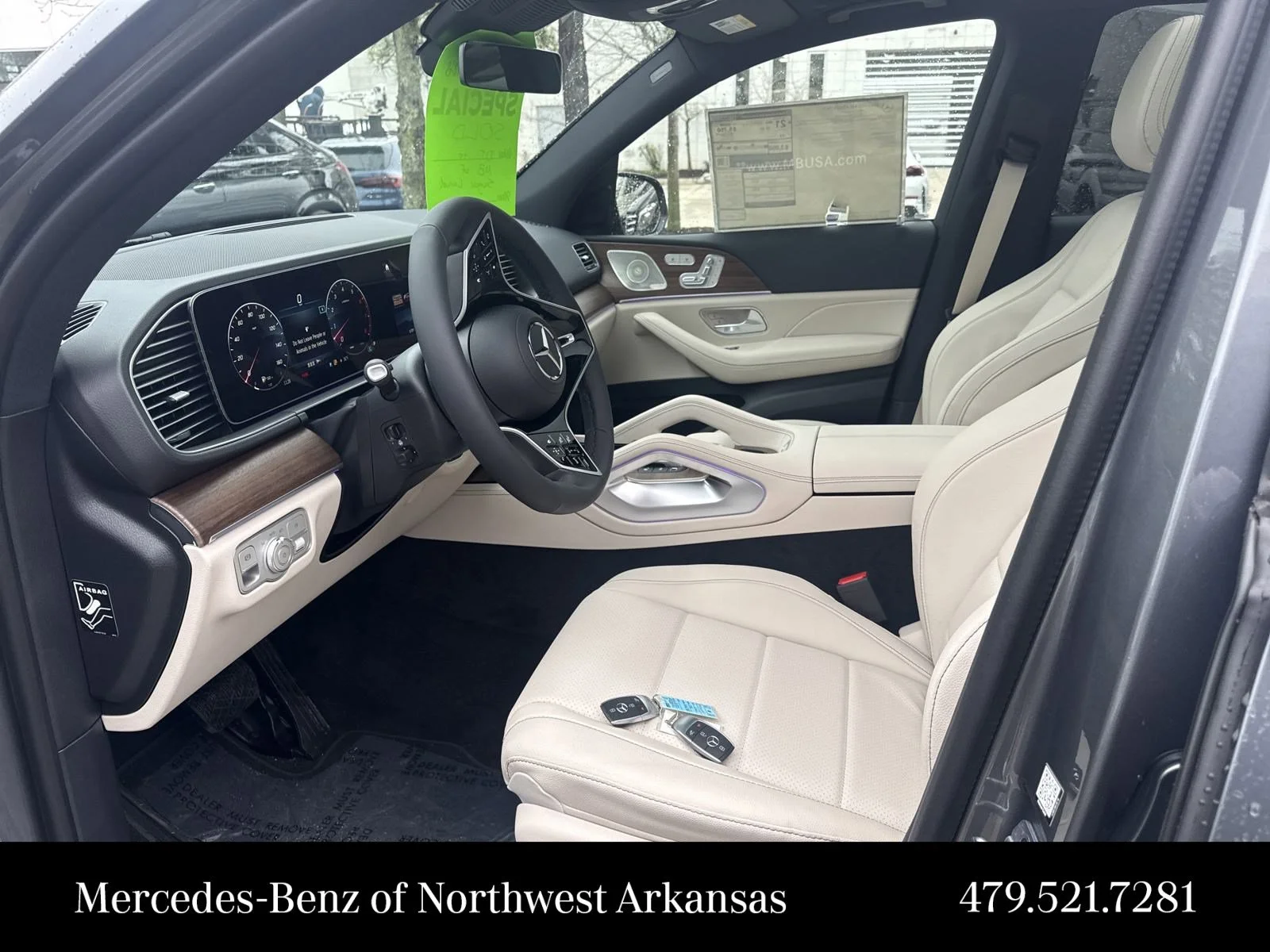 Used 2025  Mercedes-Benz  image 16