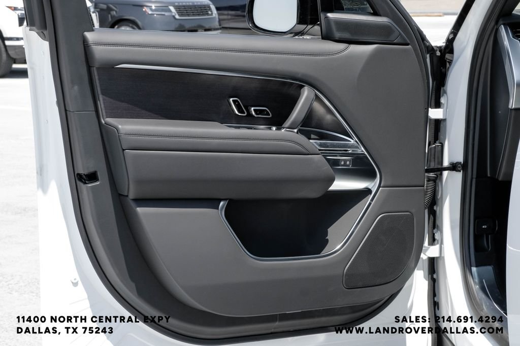 New 2026 Fuji White Land Rover SE image 43