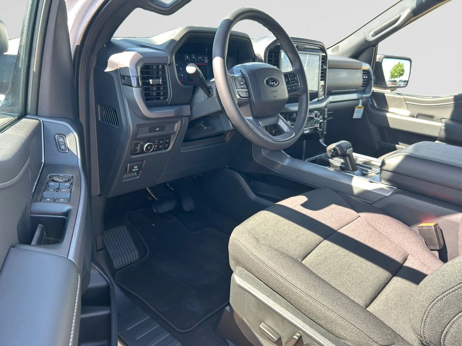 New 2026 Oxford White Ford XLT image 13