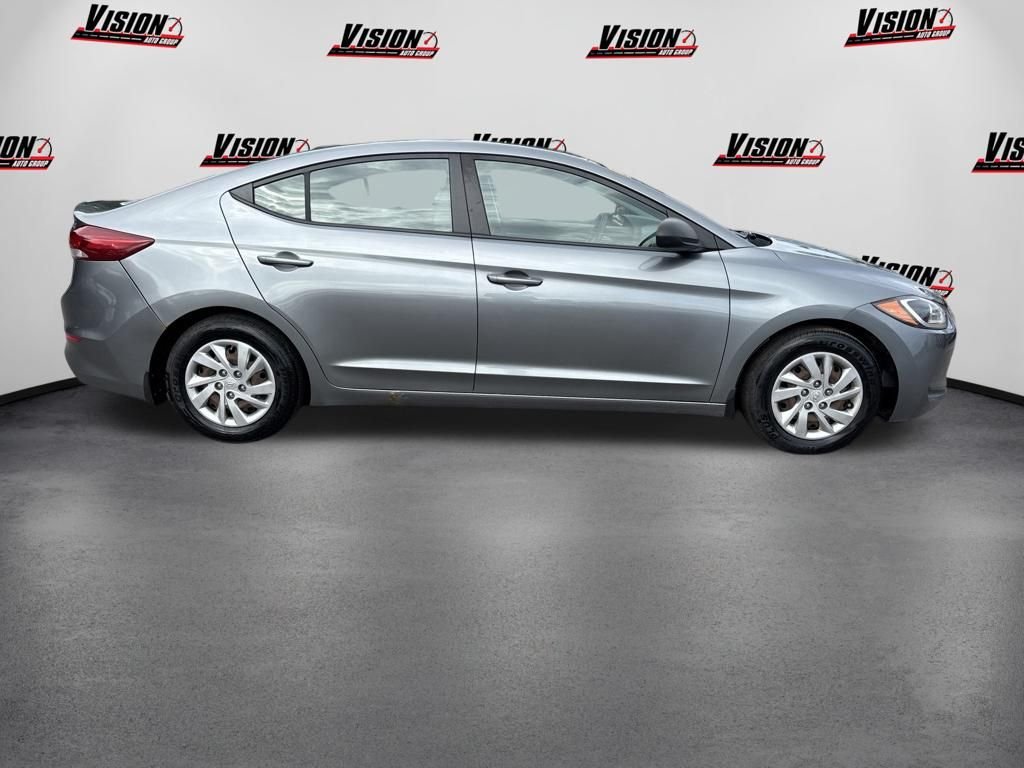 Used 2018 Gray Hyundai SE image 7