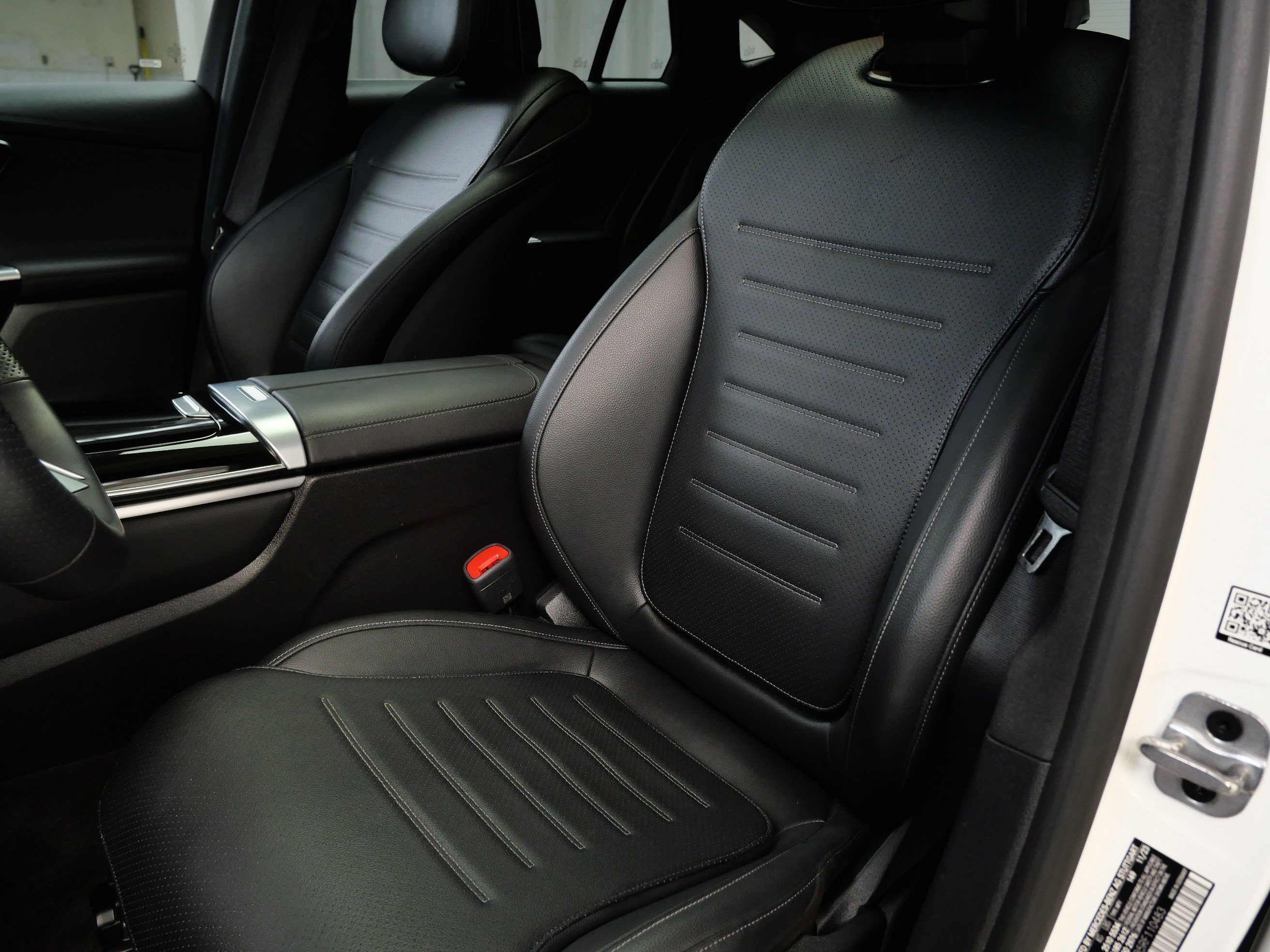 Used 2024 Polar White Mercedes-Benz GLC 300 image 3