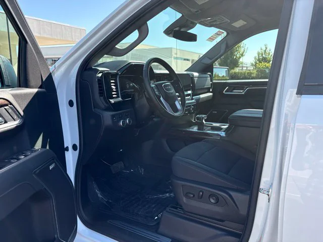 Used 2025 White GMC Elevation image 12