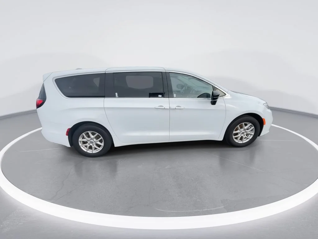 Used 2024 White Chrysler Touring L image 9
