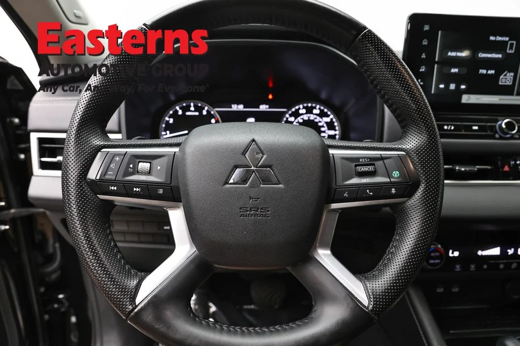 Used 2025 Black Mitsubishi SE image 10