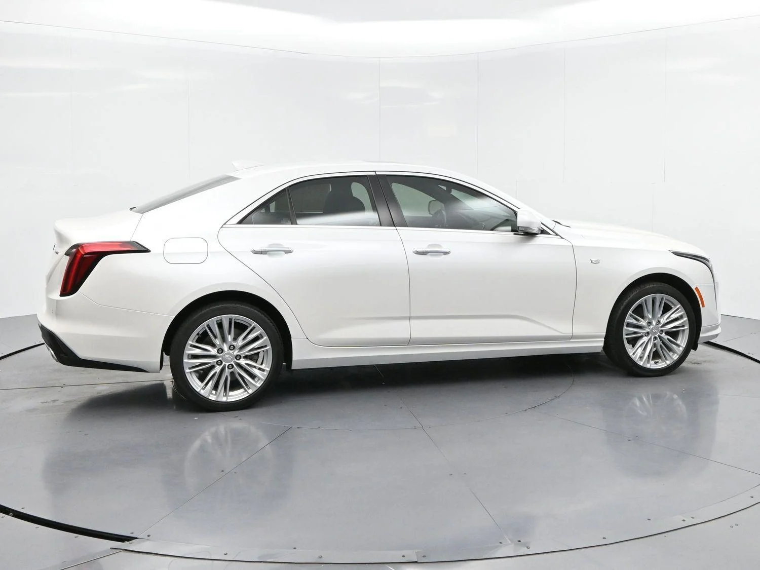 Certified Used 2022 Crystal White Tricoat Cadillac Premium Luxury image 8