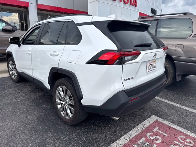 Used 2019 White Toyota XLE Premium image 4