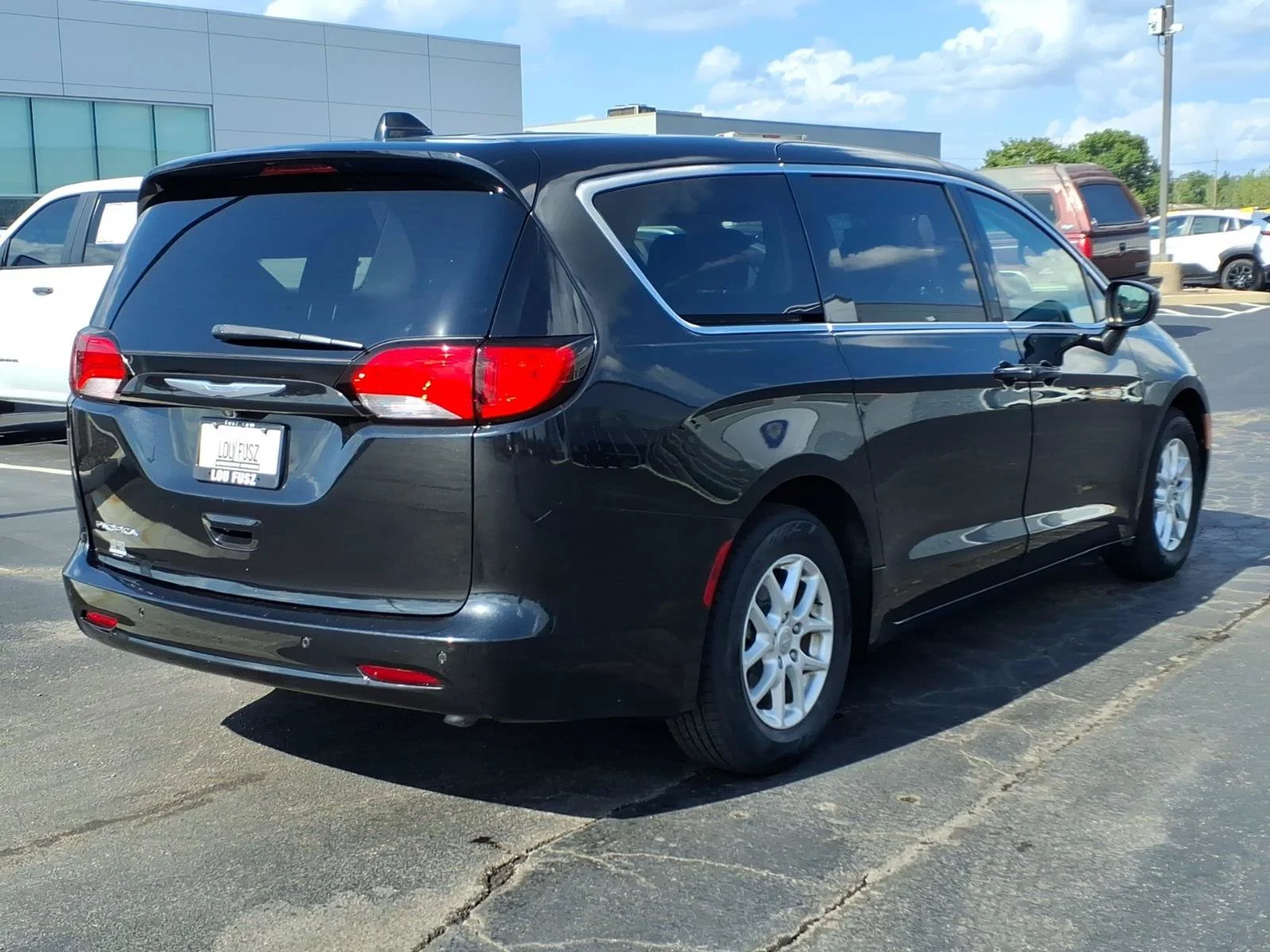 Used 2017 Brilliant Black Crystal Pearlcoat Chrysler Touring image 27