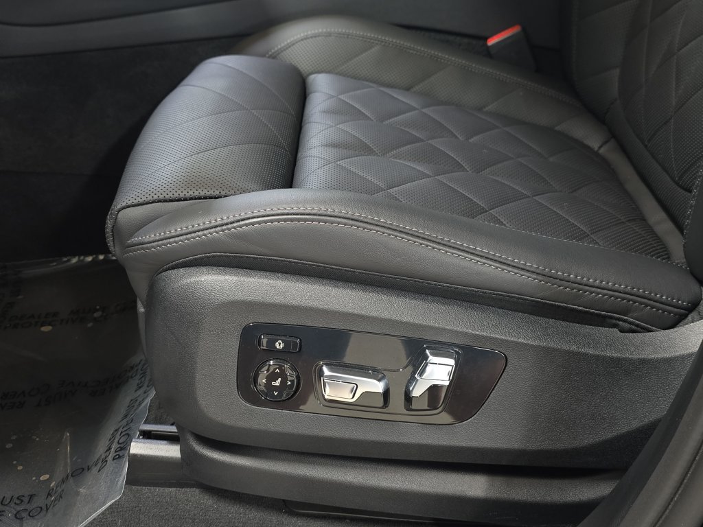 Certified Used 2023 Black Sapphire Metallic BMW M50i image 28