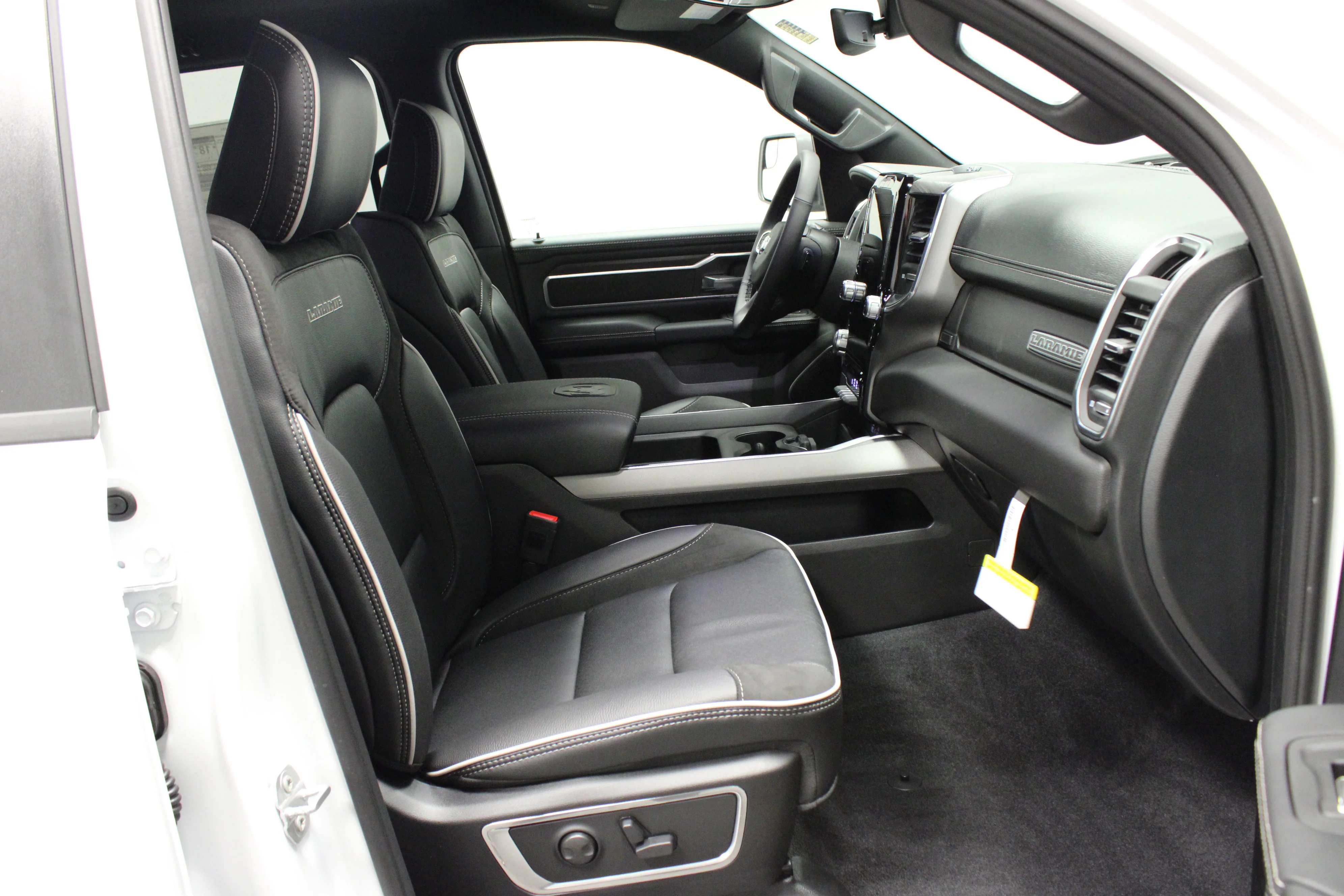 New 2026 Bright White Clear-Coat Exterior Paint RAM Laramie image 14