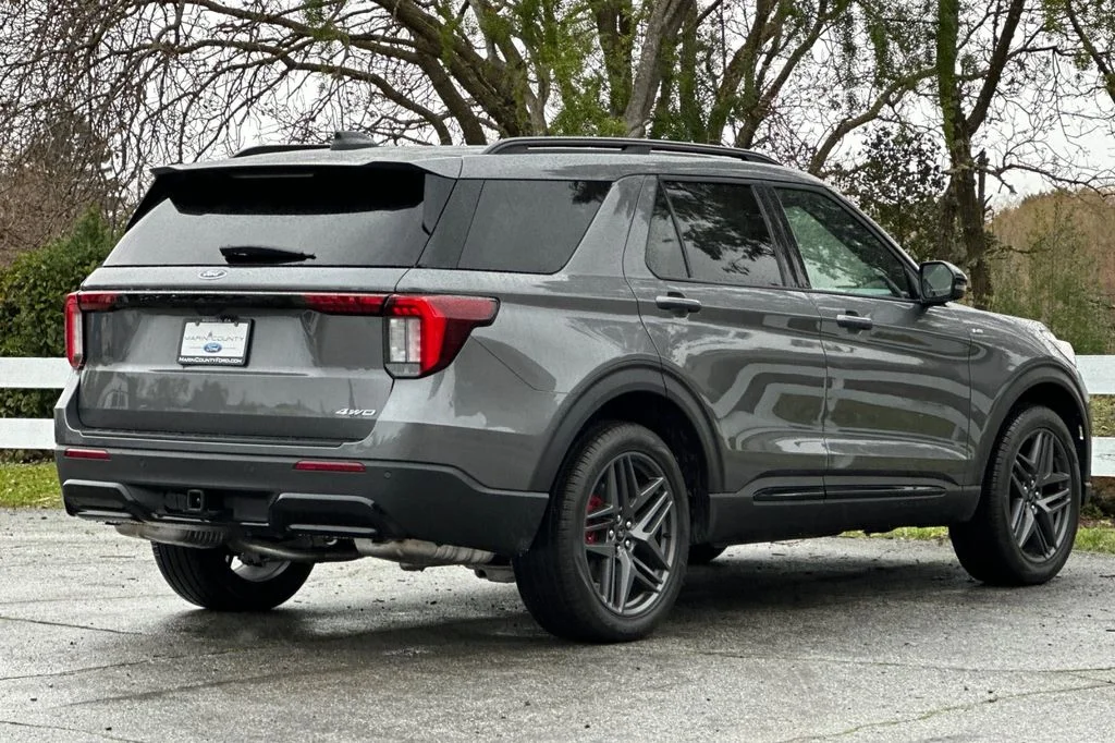 New 2026 Gray Metallic Ford ST-Line image 4