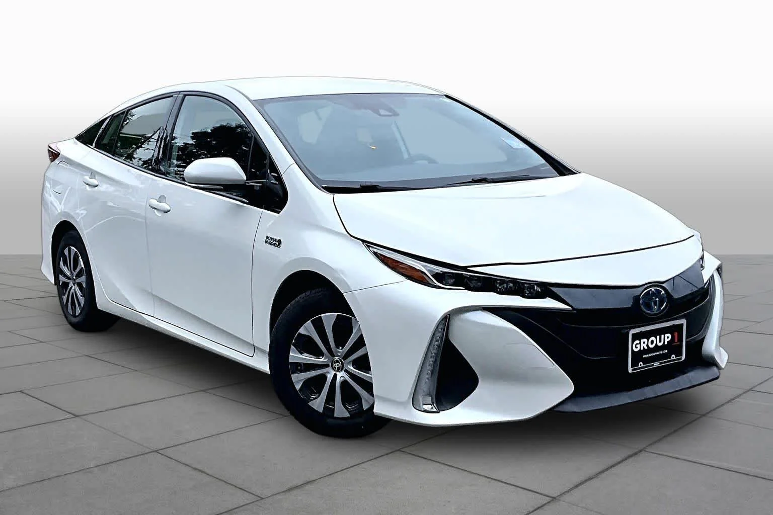 Used 2020 Blizzard Pearl Toyota LE image 3