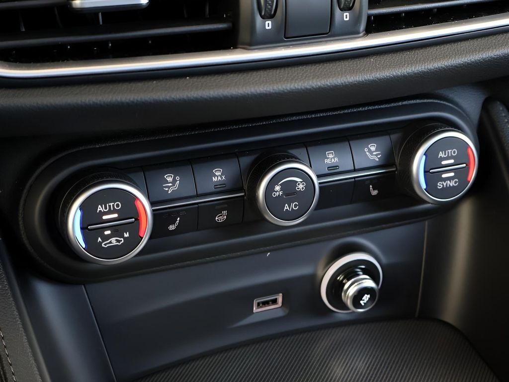 2025 Alfa Romeo Stelvio Base - Photo 26