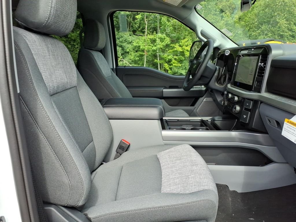 New 2026 Oxford White Ford F-250® XLT image 14