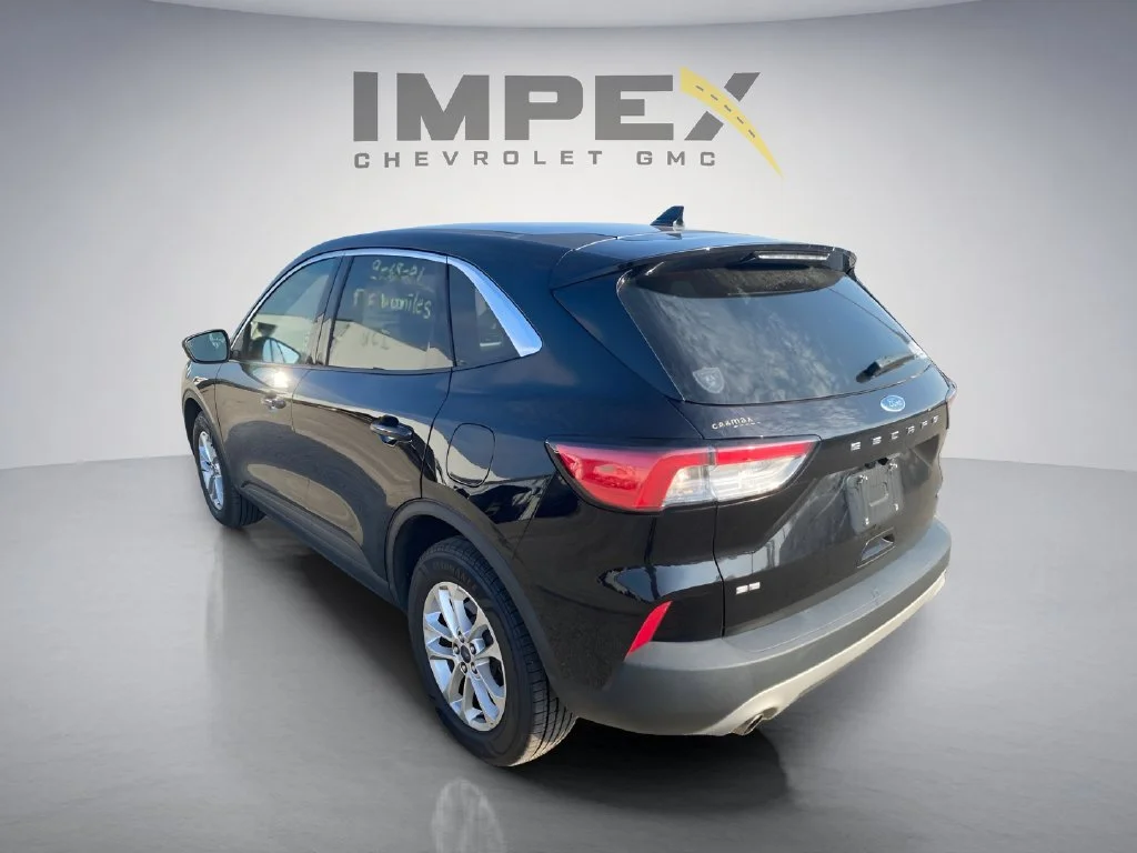 Used 2020 Black Ford SE image 3