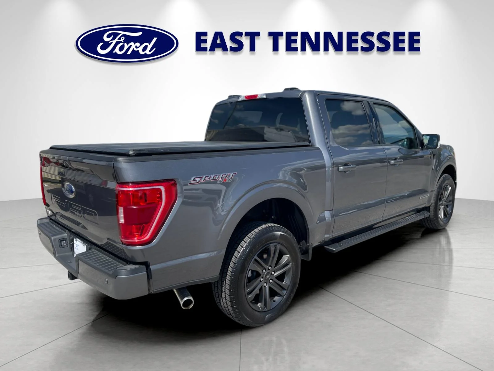Used 2022 Gray Ford XLT image 3