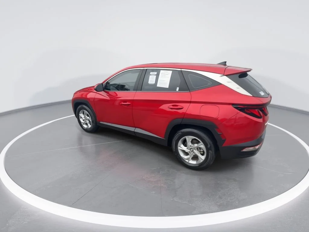 Used 2022 Red Hyundai SE image 6