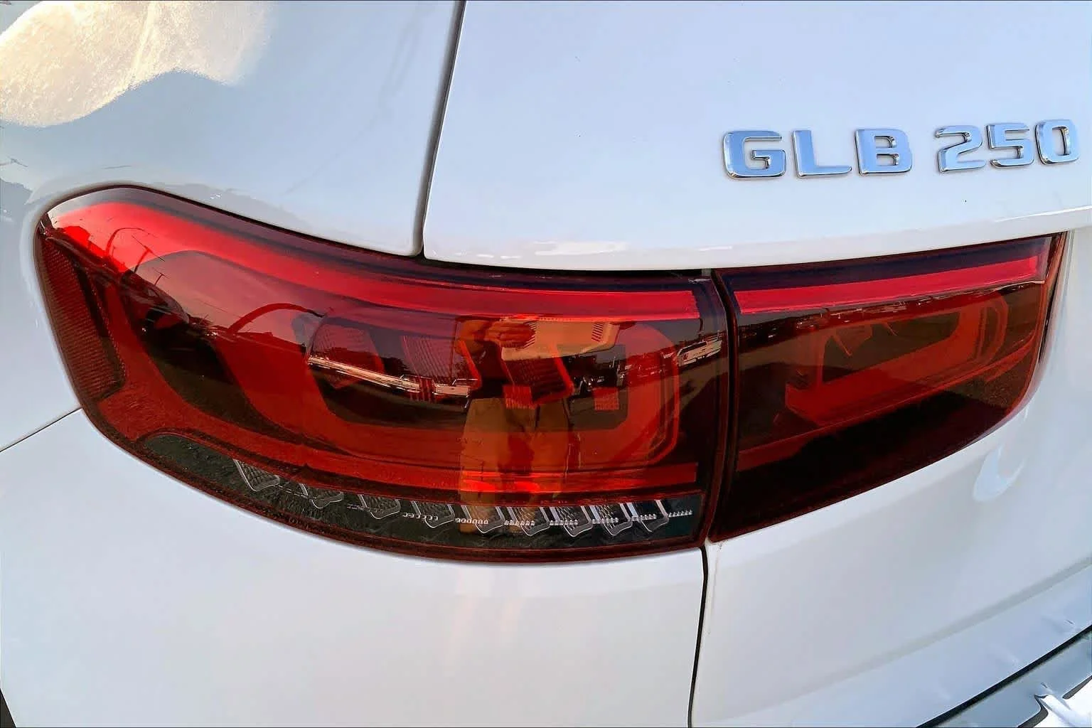 Used 2023 Polar White Mercedes-Benz GLB 250 image 27