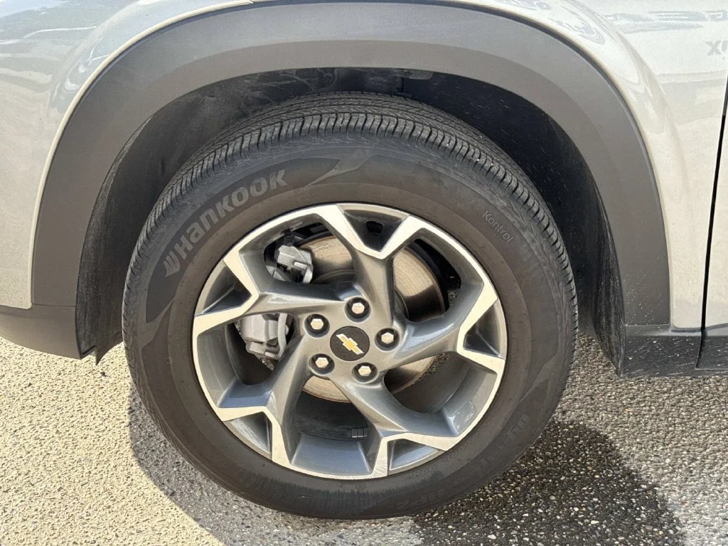 Used 2025 Gray Chevrolet LT image 7