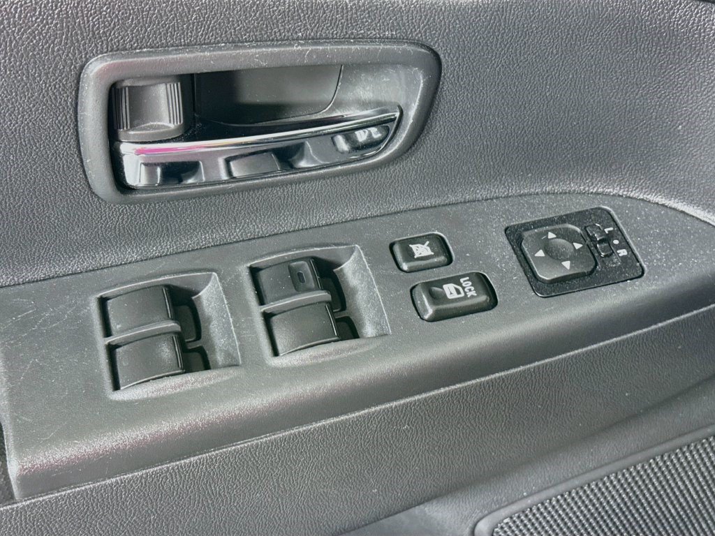 Used 2026 Alloy Silver Metallic Mitsubishi ES image 19