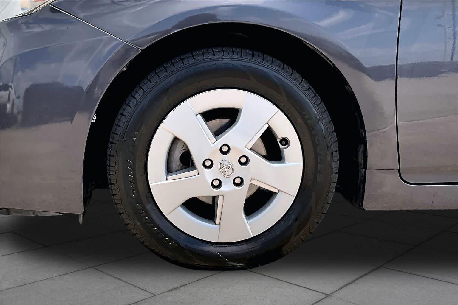 Used 2011 Winter Gray Metallic Toyota III image 10