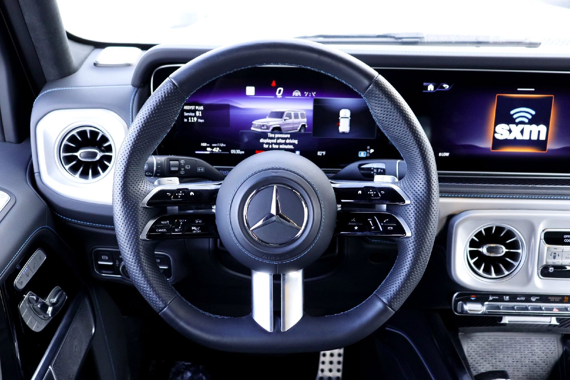 Used 2025 MANUFAKTUR Moonlight White Magno Mercedes-Benz G 580e image 24