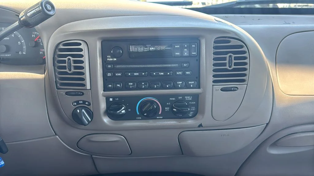 Used 2001 Beige Ford Lariat image 13