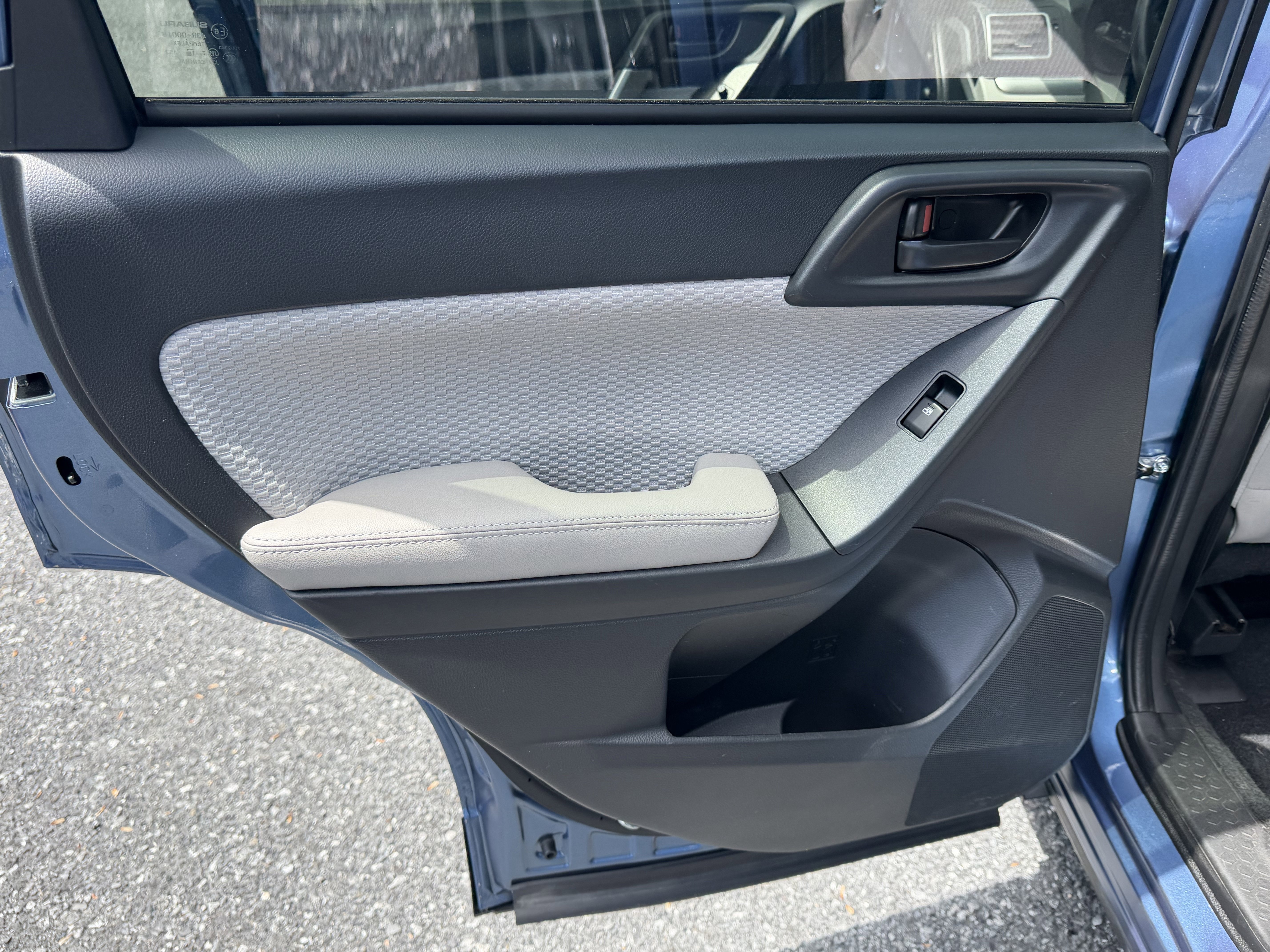 Used 2017 QUARTZ BLUE PEARL Subaru 2.5i image 15