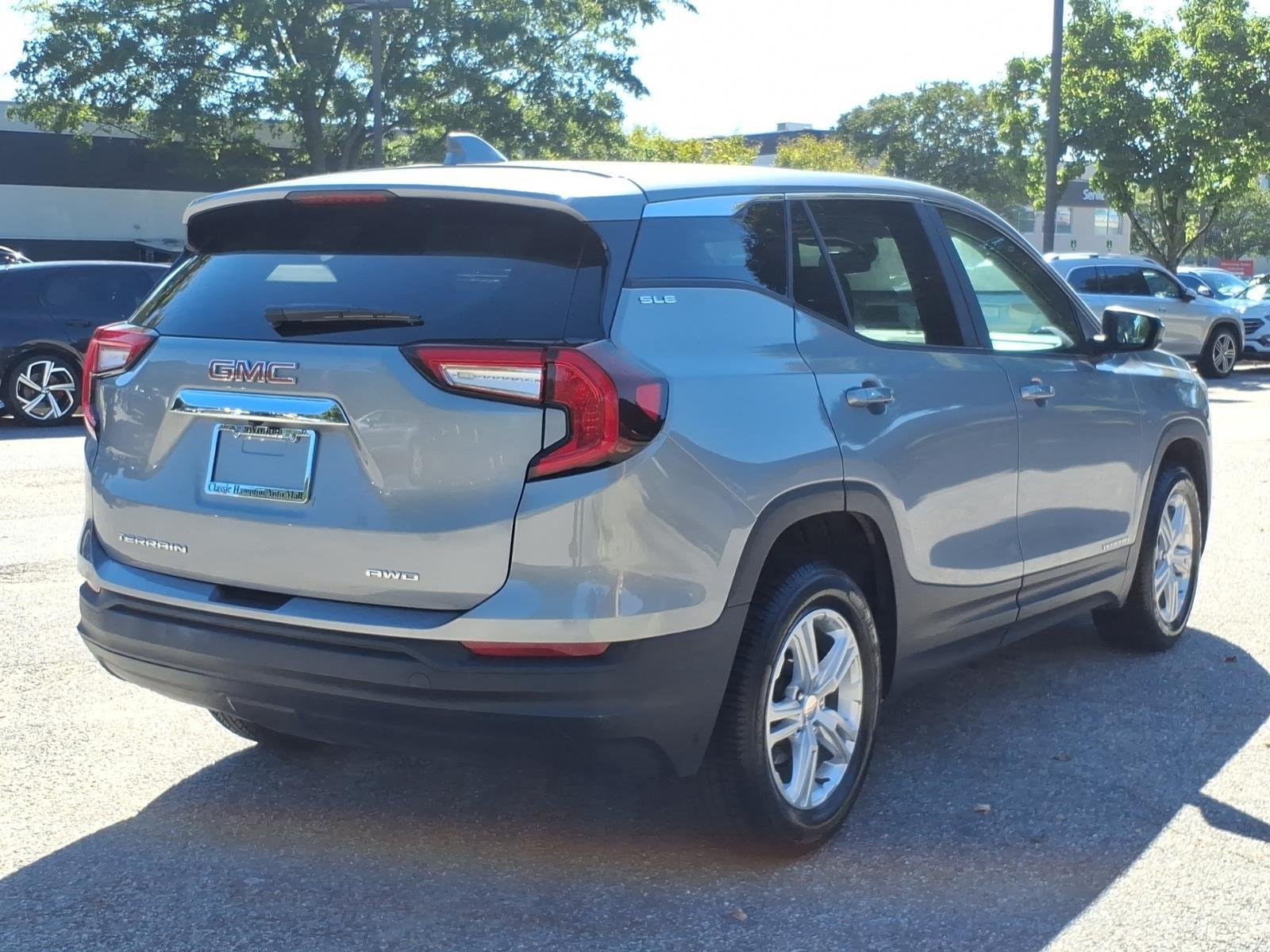 Used 2024 Sterling Metallic GMC SLE image 8