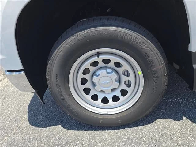 New 2026 Summit White Chevrolet WT image 31
