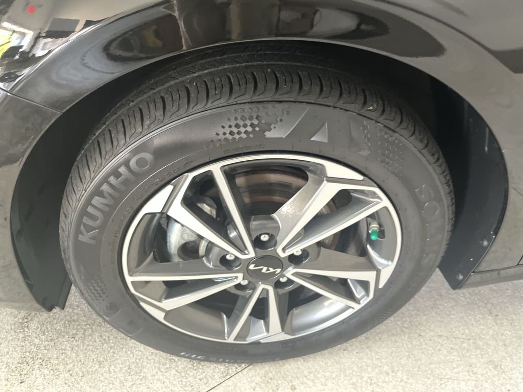 Used 2023 Black Kia LXS image 14