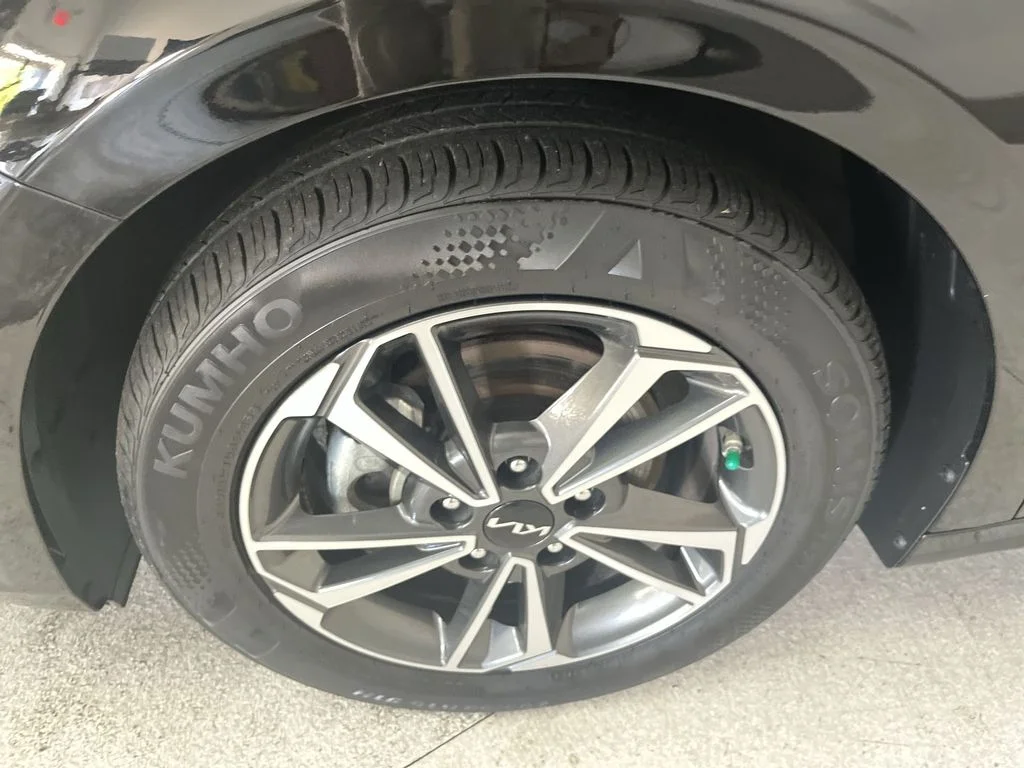 Used 2023 Black Kia LXS image 14