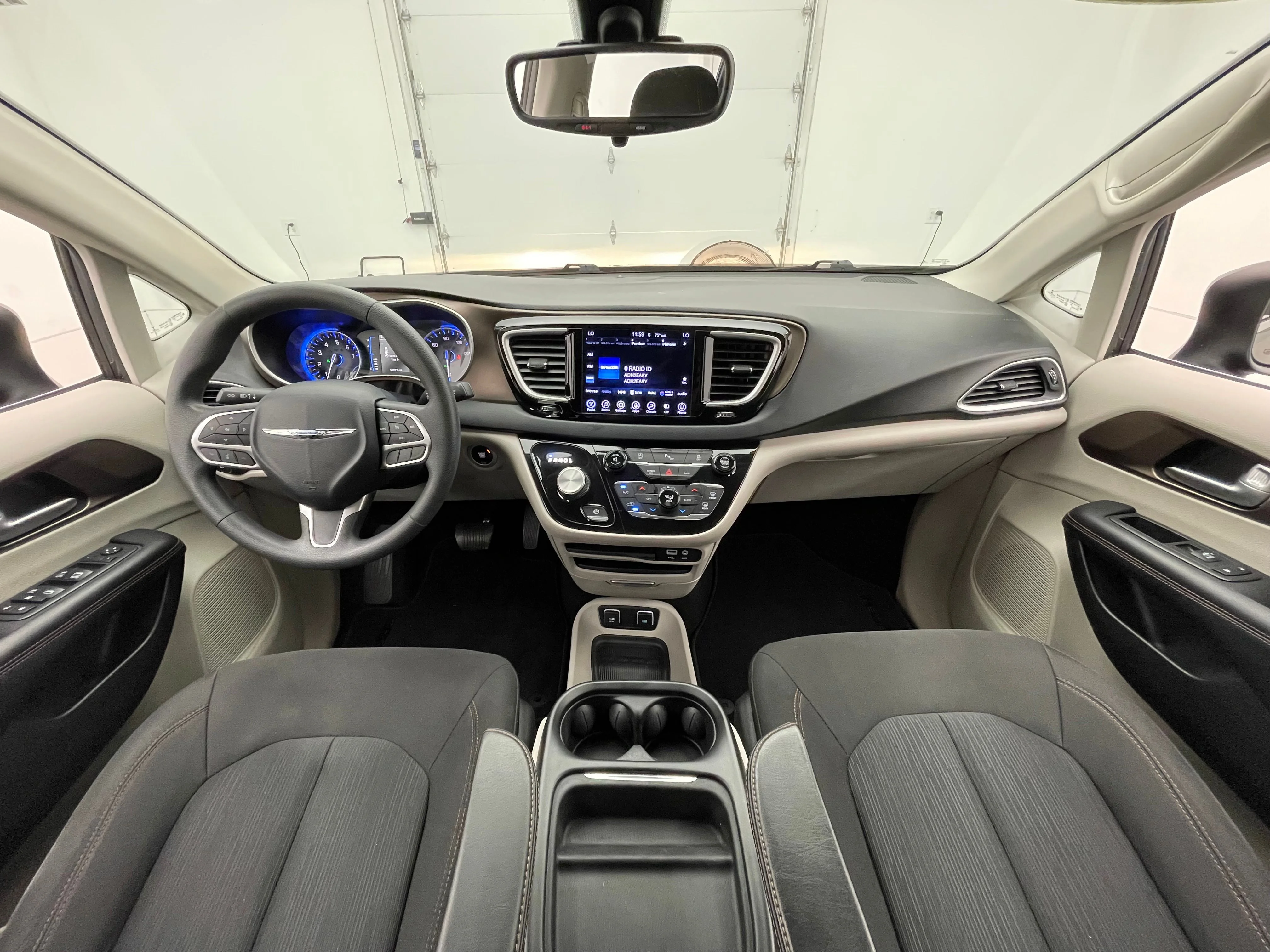 Used 2017 Granite Crystal Metallic Clearcoat Chrysler Touring L image 3