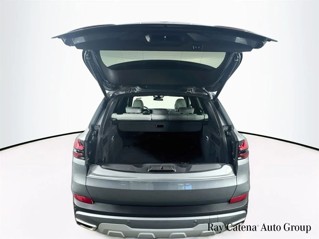 Used 2024 Gray BMW xDrive40i image 27