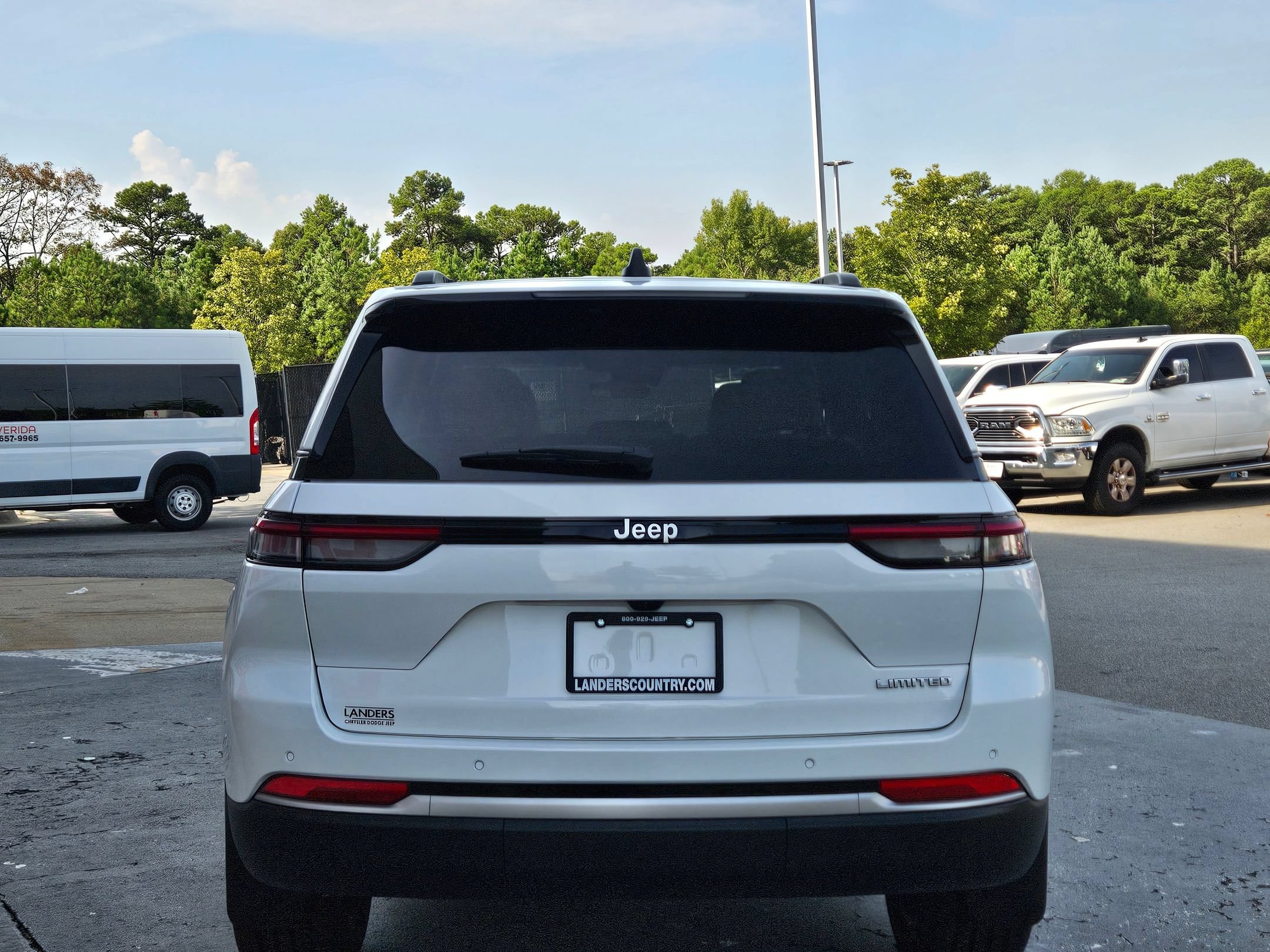 New 2026 Bright White Clear-Coat Exterior Paint Jeep Limited image 6