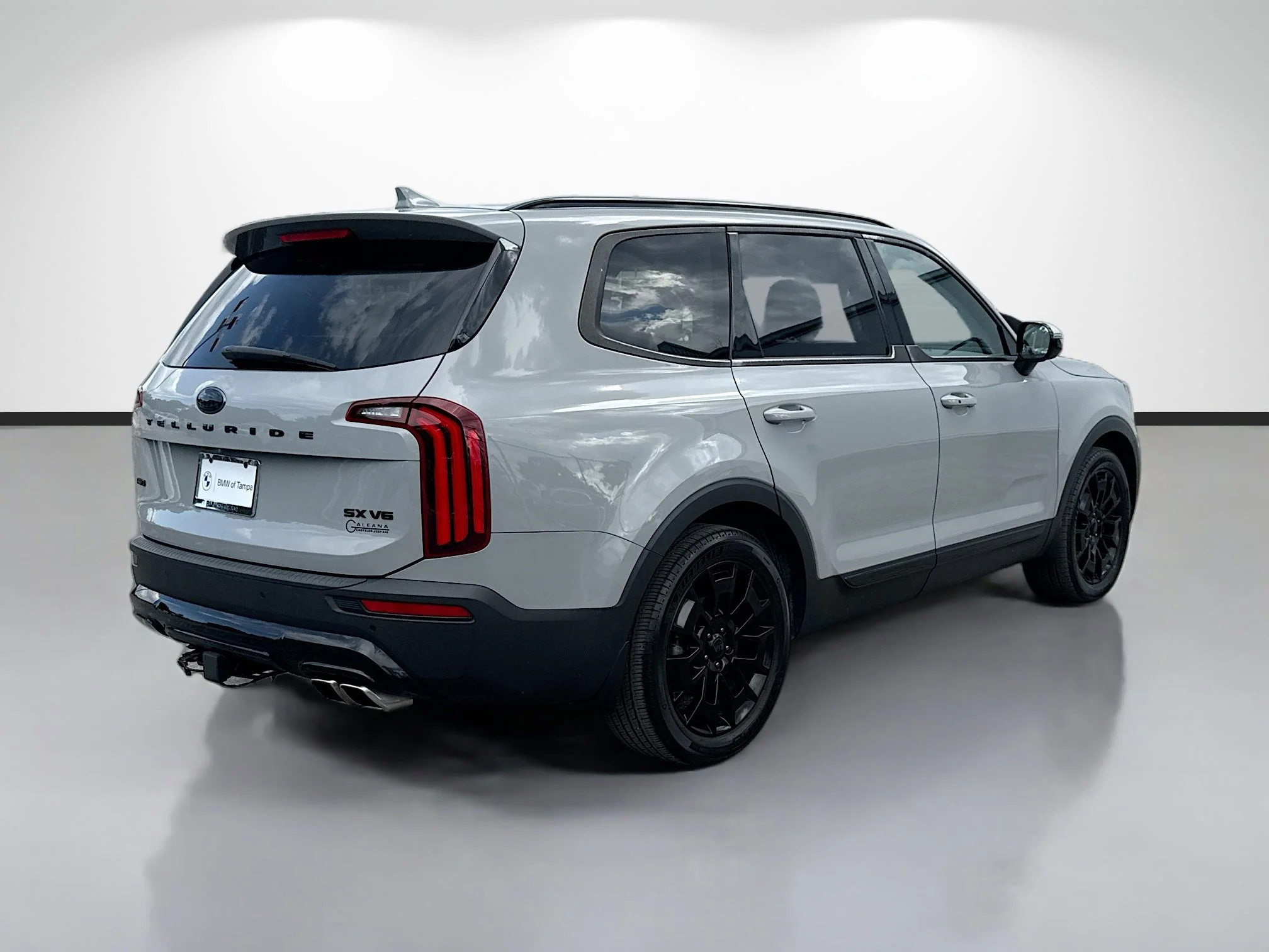 Used 2021 Wolf Gray Kia SX image 3