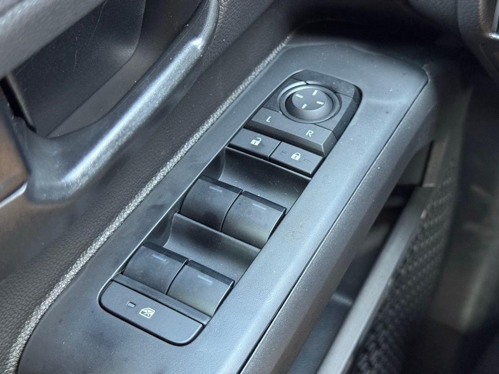 2025 Toyota Tacoma SR5 - Photo 14