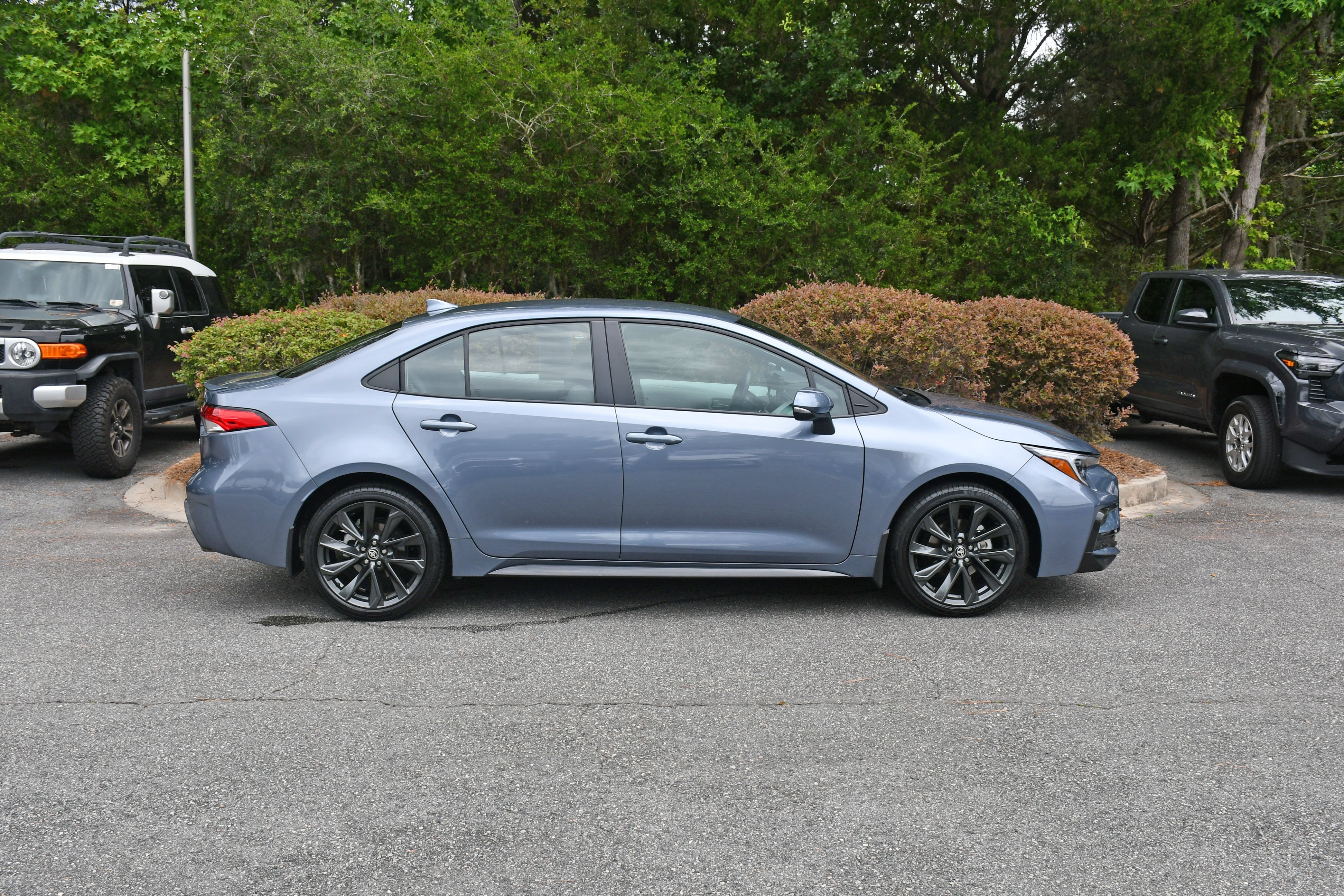 Used 2025  Toyota SE image 4