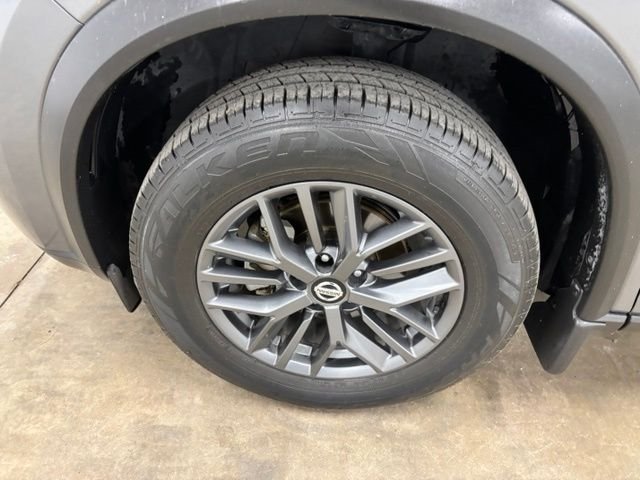 Used 2021 Gray Nissan S image 7