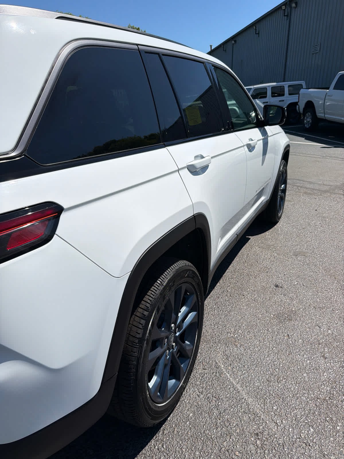New 2026 Bright White Clear-Coat Exterior Paint Jeep 85th Anniversary Edition image 18