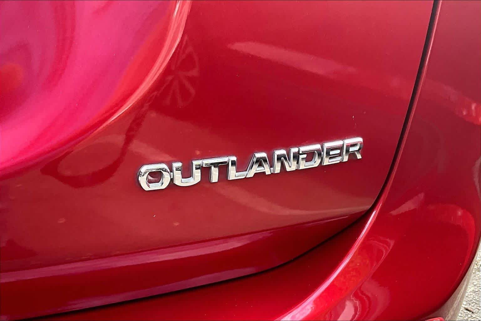 Used 2015 Rally Red Mitsubishi SE image 10