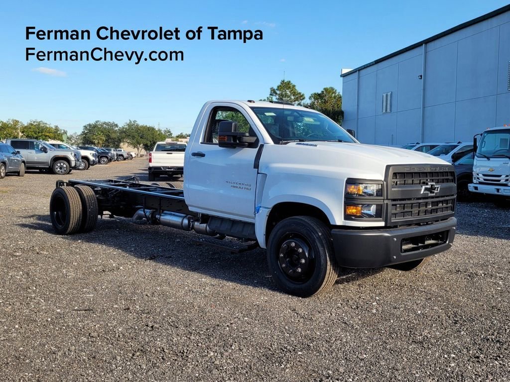 2025 Chevrolet Low Cab Forward's photo